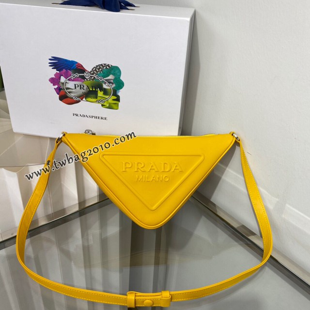 Prada專櫃新款三角形液下包 1NQ043 普拉達小牛皮手提斜挎女包 csp1444